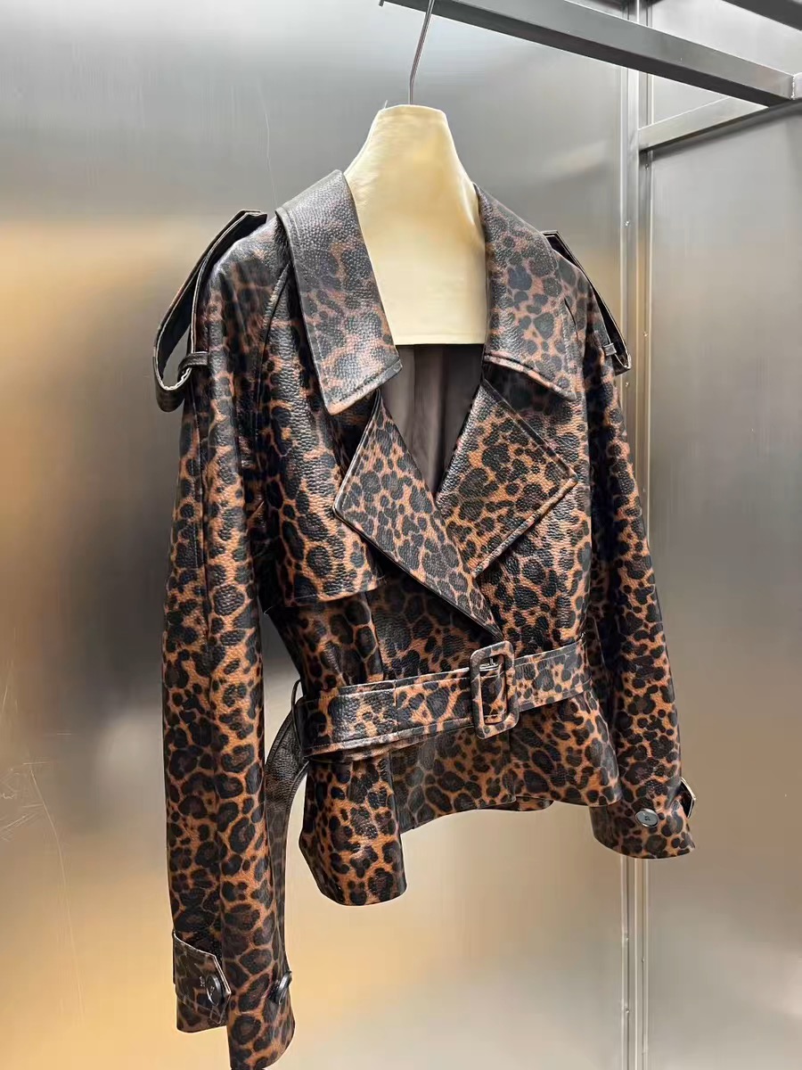 موضة 2025 سترة شتوية فاخرة ورب - مراجعة Street Fashion Winter 2025 وسعره