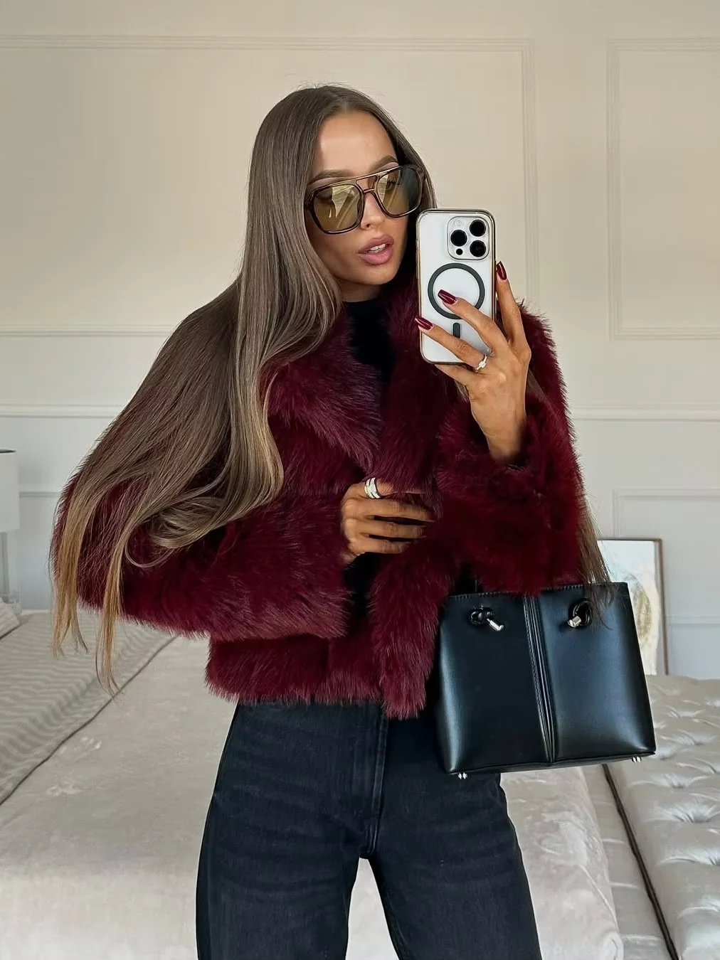 النبيذ الأحمر فو الفراء معطف ا - مراجعة Street Fashion Winter 2025 وسعره